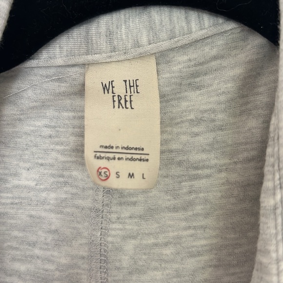 Free people/ we the free bundle- 2 shirts (XS) and 1 jacket (s) - Picture 7 of 9